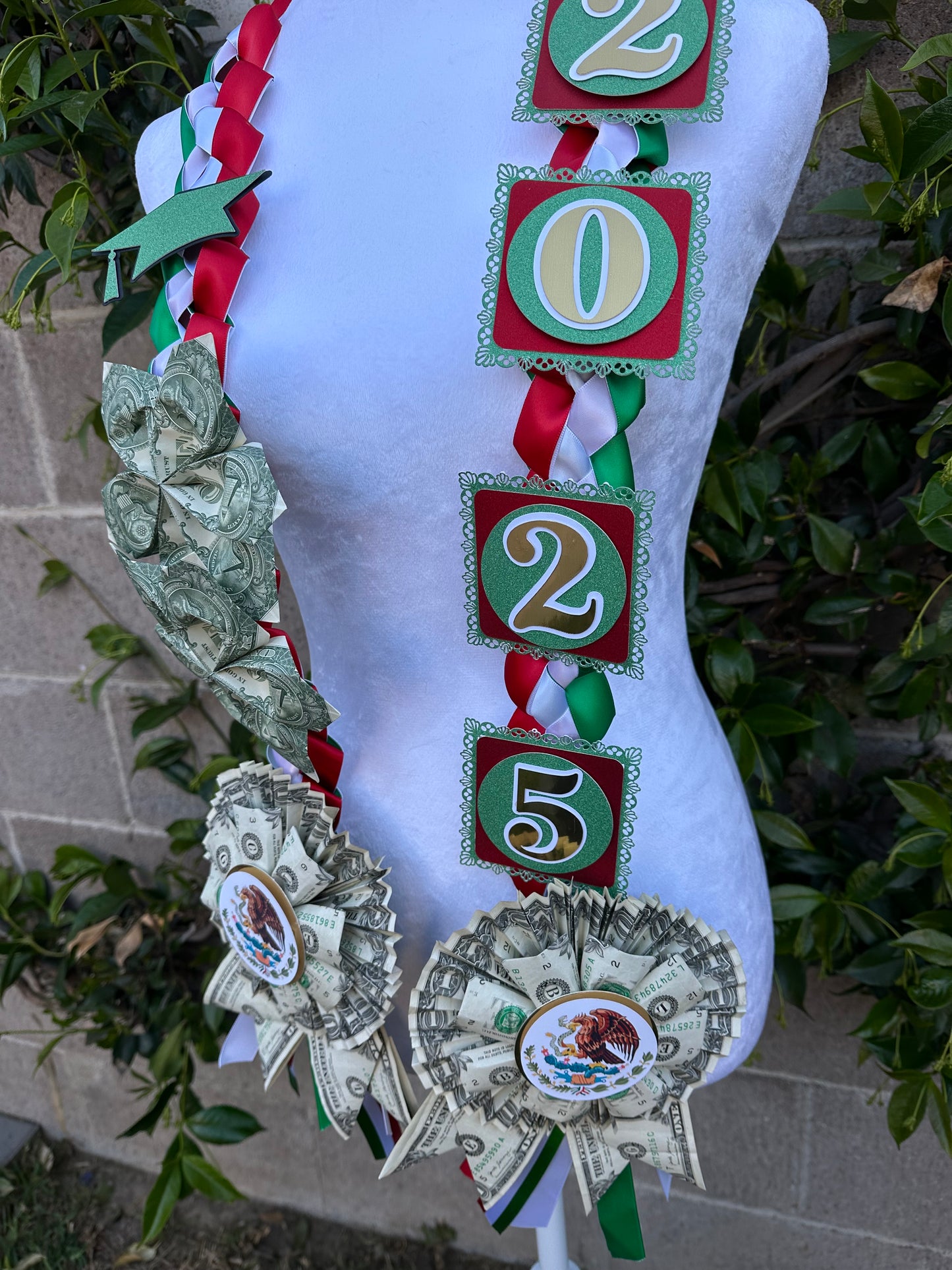 Country Money Graduation Lei