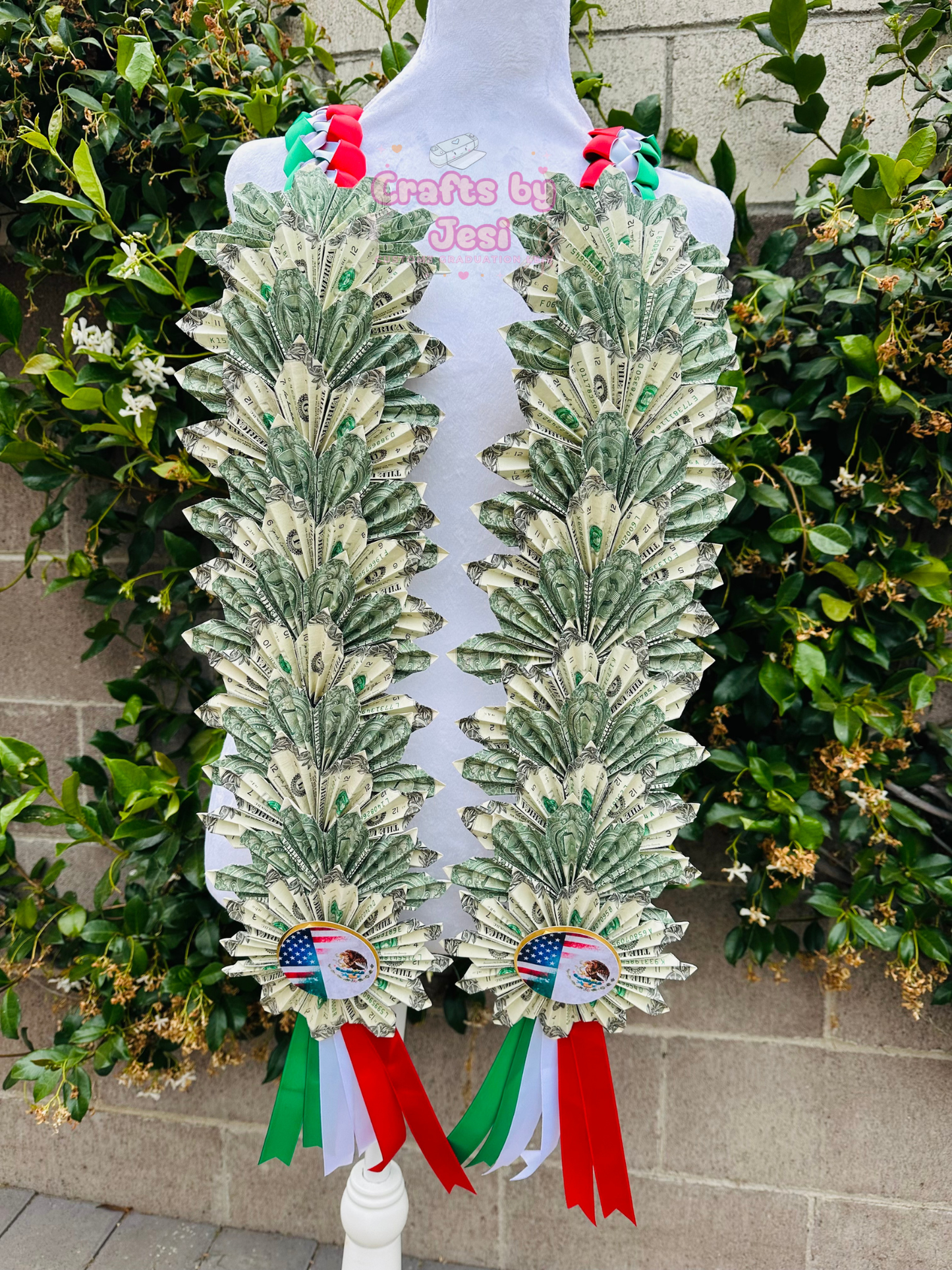Extra Glamour Graduation Lei