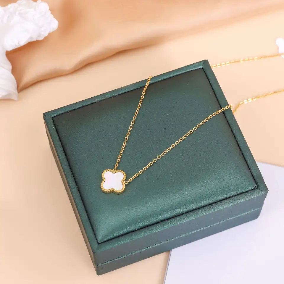 CLOVER NECKLACE