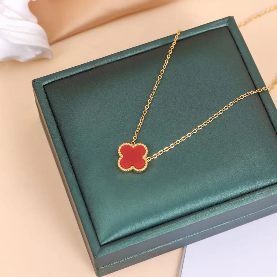 CLOVER NECKLACE