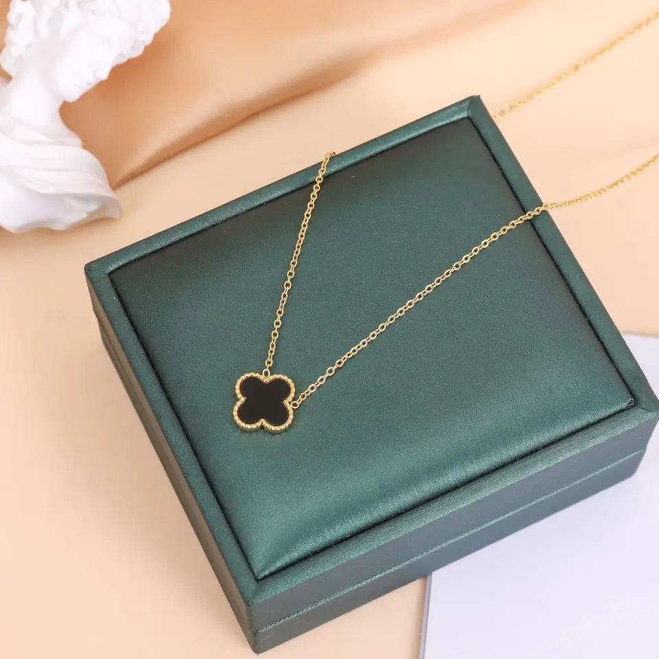 CLOVER NECKLACE