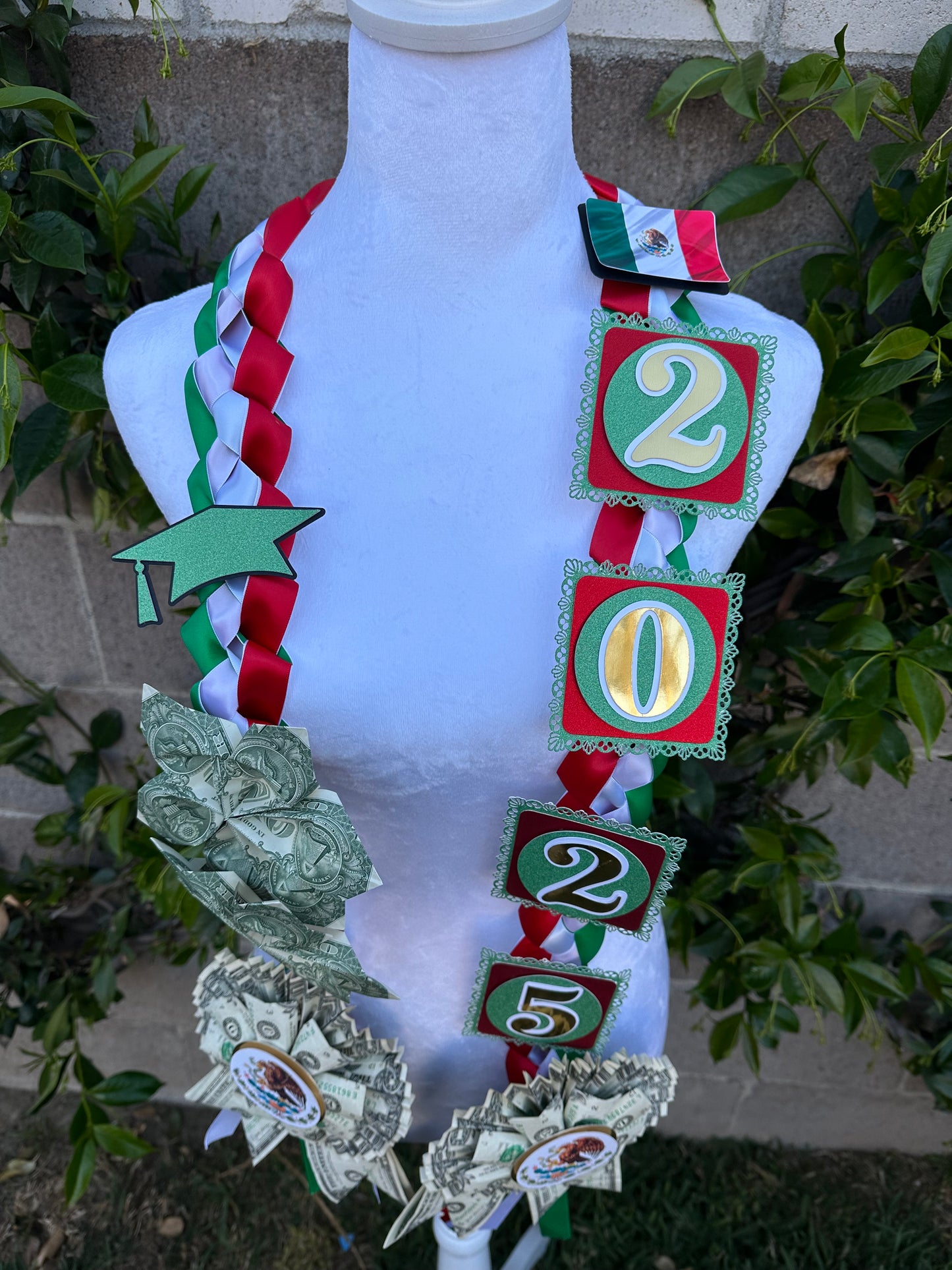 Country Money Graduation Lei
