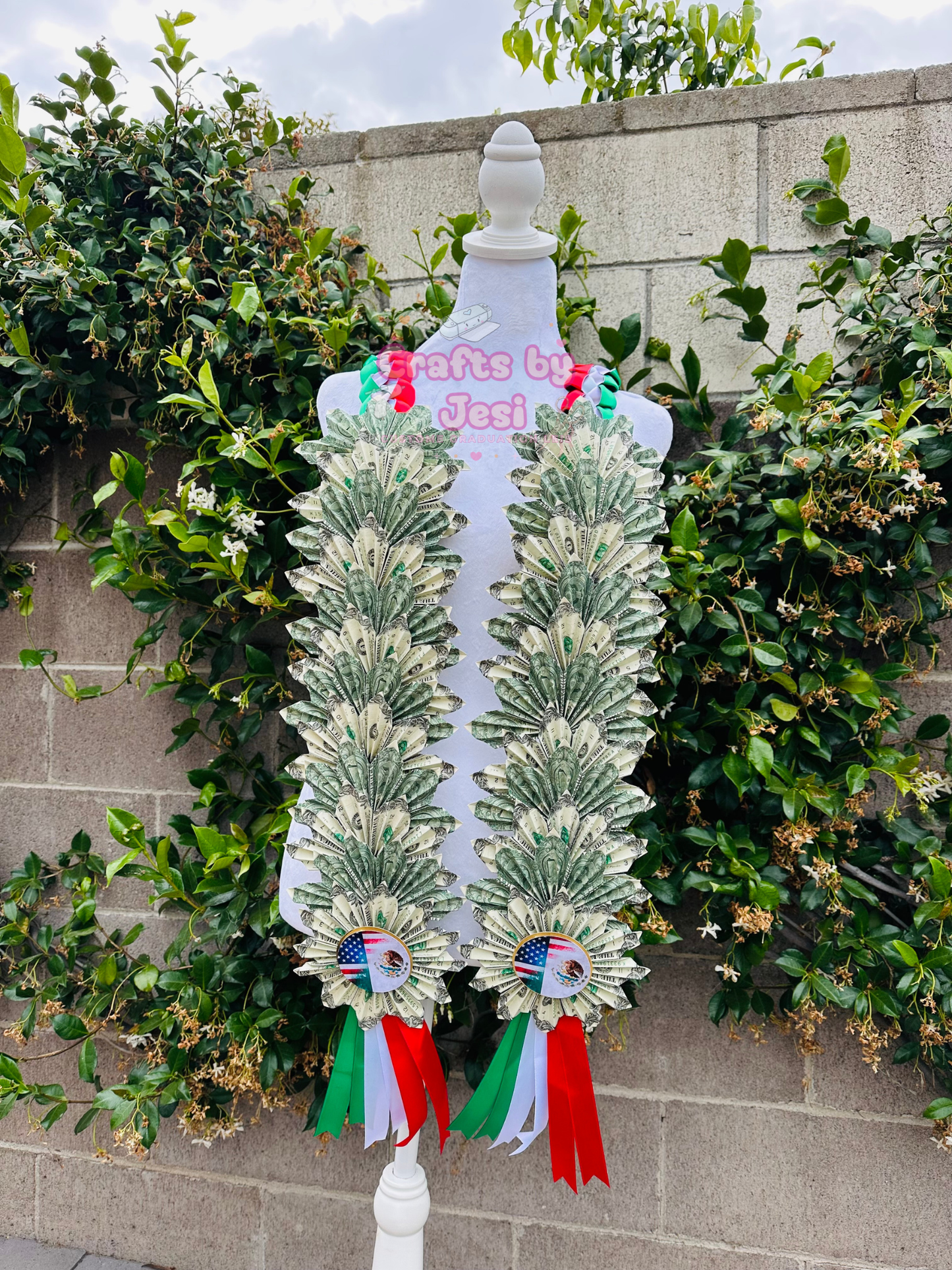 Extra Glamour Graduation Lei