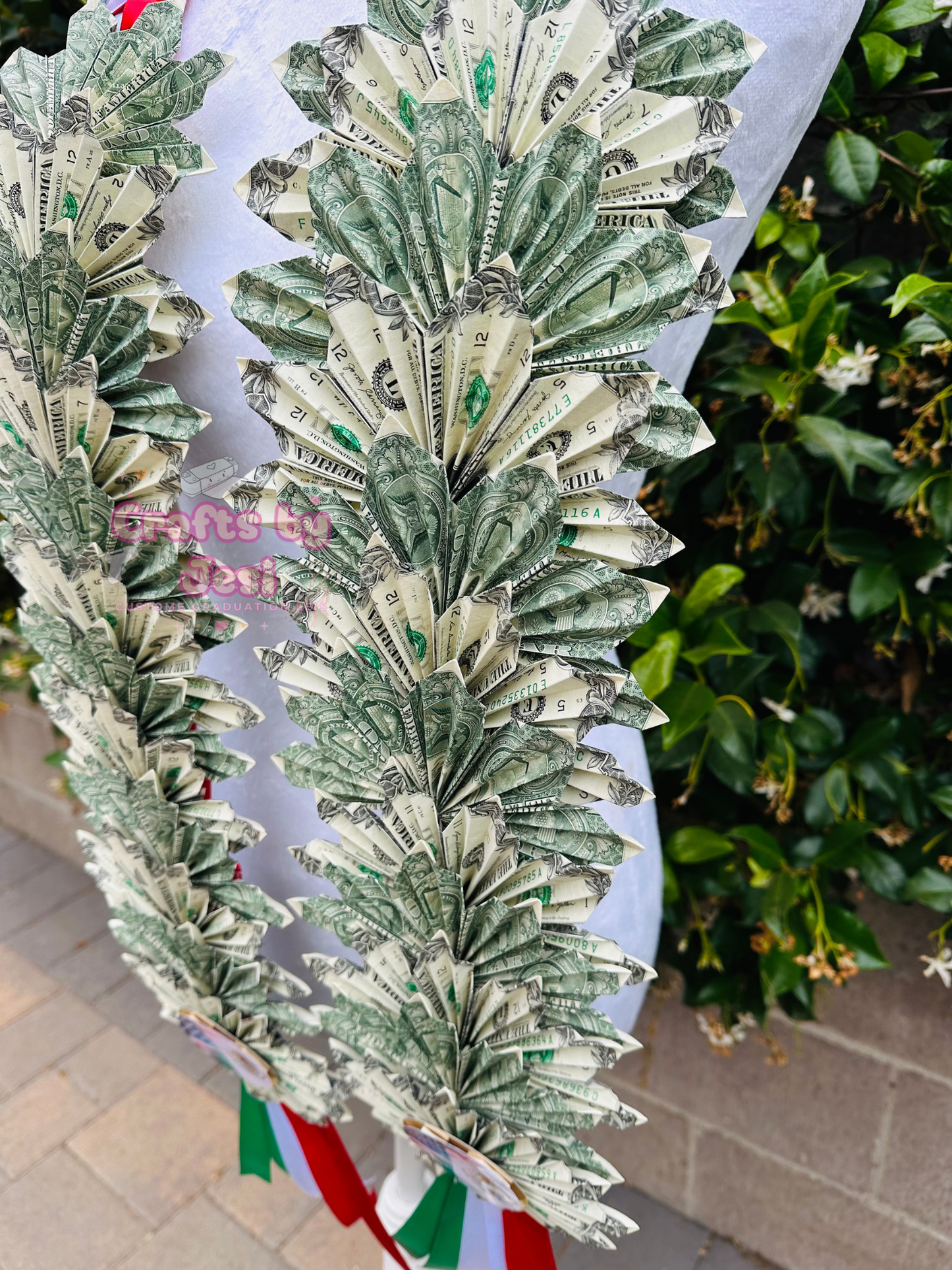 Extra Glamour Graduation Lei