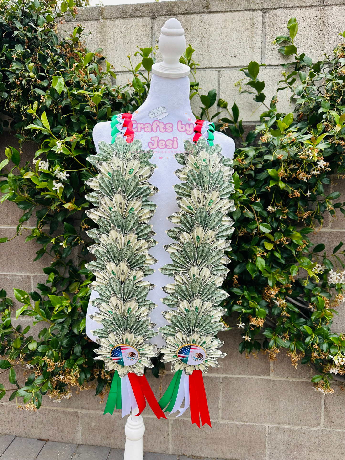 Extra Glamour Graduation Lei